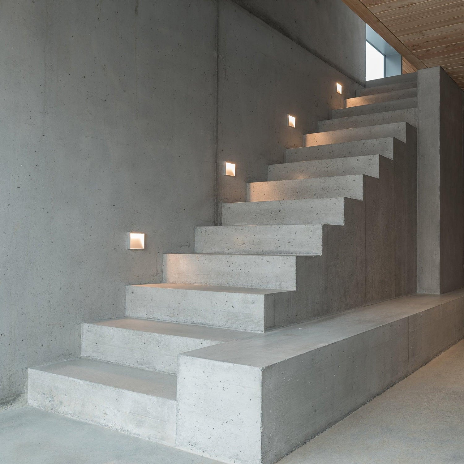 betontreppe-streichen-2048x2048px - Betonfarben.Shop